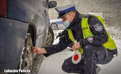 Policja kupi flotę specjalnych radiowozów. Kierowcy starszych aut zostaną uziemieni