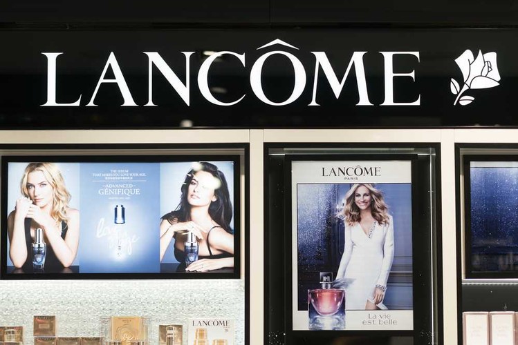 Francuska Lancôme należąca do grupy L’Oreal, jest warta 9,4 mld dol. Jest to jednocześnie najszybciej rosnąca pod względem wartości marka świata. W porównaniu z ubiegłym rokiem Lancôme jest dziś droższa o ok. 10 proc.  fot. Cineberg/shutterstock