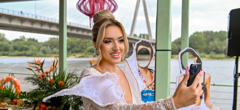 Caroline Derpienski pokazuje pustą lodówkę i twierdzi, że nie ma co jeść. Koniec "dolarsowego" życia?