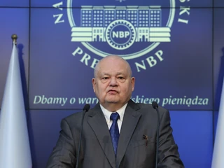 Adam Glapiński, prezes NBP, nie ma powodów do dumy. Sytuacja na froncie walki z inflacją jest opłakana, tymczasem ceny ani myślą składać broni. Przeciwnie, atakują z coraz większą mocą