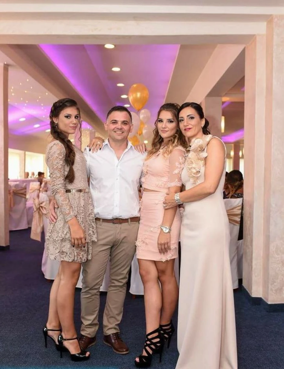 Tamara sa roditeljima i mlađom sestrom