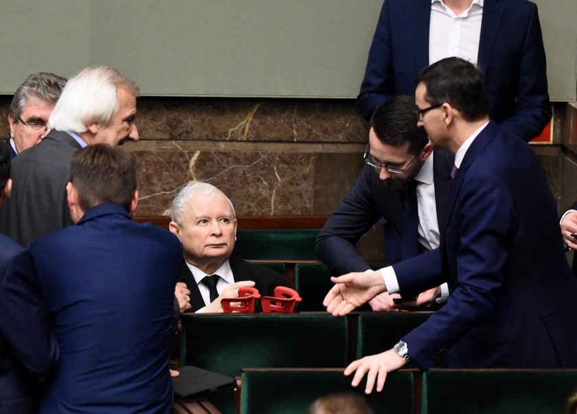 Sensacyjny sondaż. PiS traci większość w Sejmie!