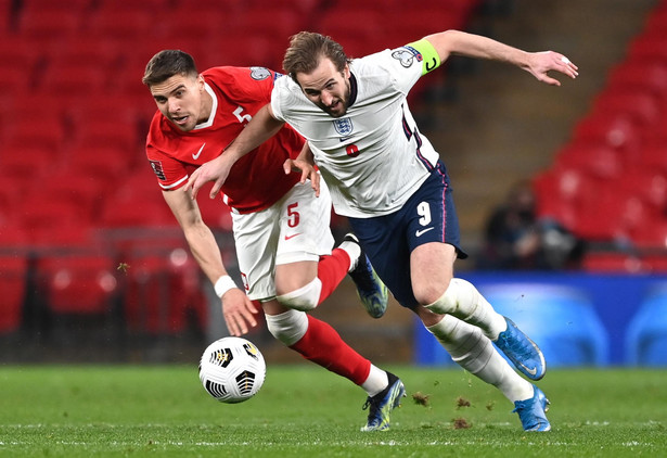 Jan Bednarek i Harry Kane