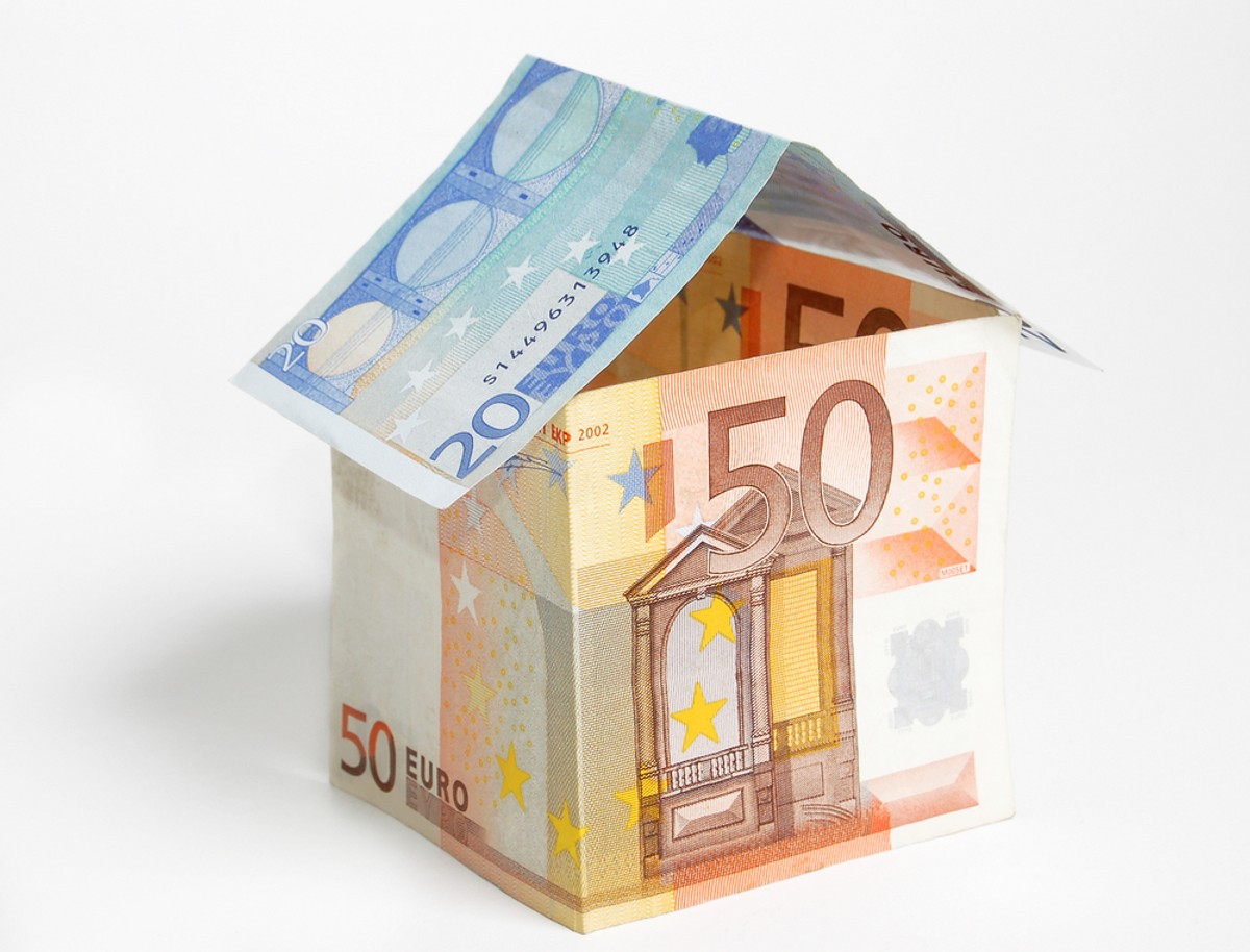 Domek z banknotów euro, fot. Suto Norbert Zsolt