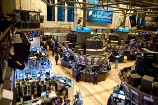 Amerykańskie rynki kapitałowe przeżywają implozję. Europa wciąż czeka na owoce Unii Rynków Kapitałowych