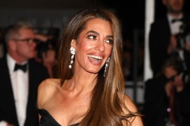 Bože, Amal, KOLIKO SI LEPA! Ovako bi francuski jezik izgledao da je HALJINA, Kan treba da ti se POKORI: Toliko je BLISTALA, da niko nije primetio da NEMA KLUNIJA