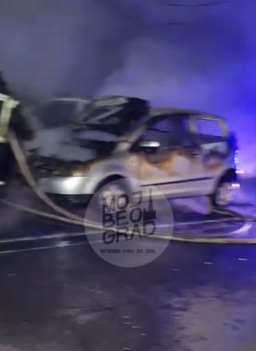 Izgorela su tri automobila