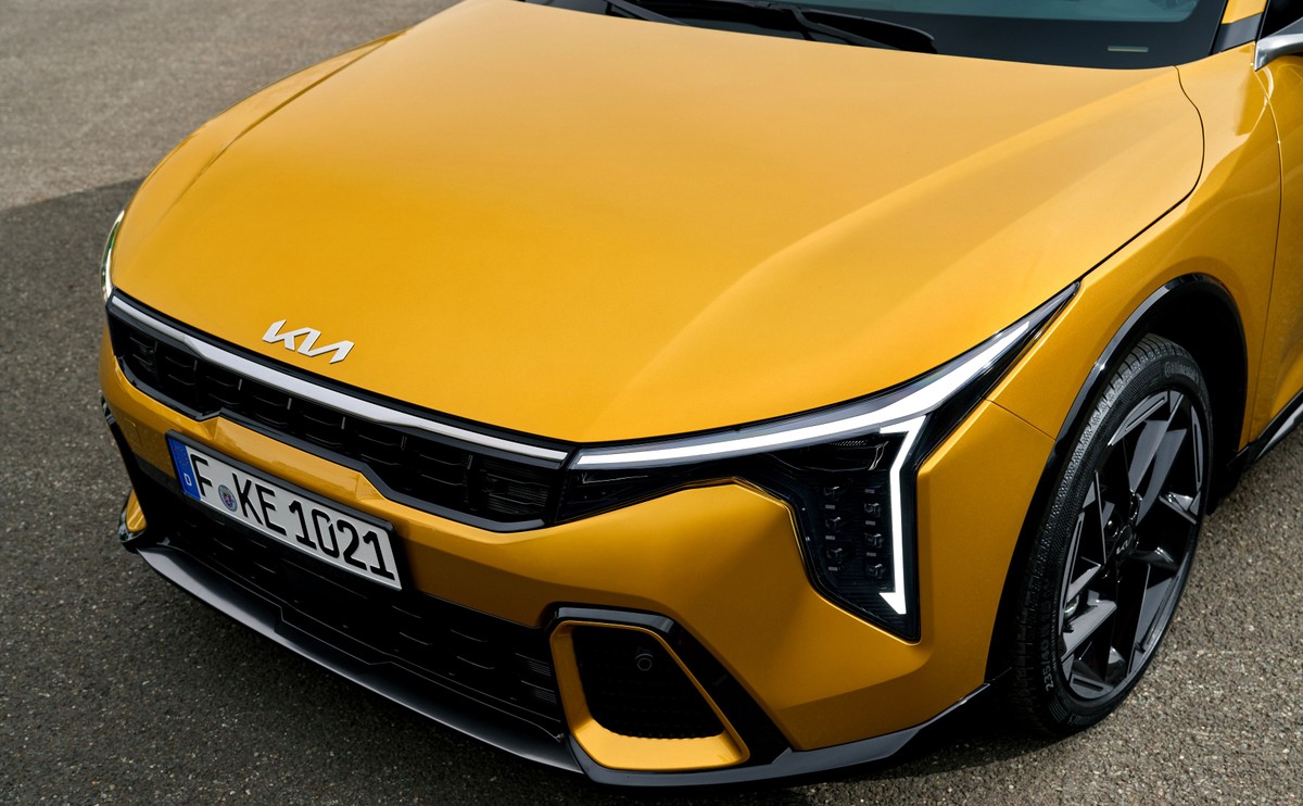 Kia K4 kombi w kolorze złoty metalik