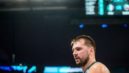 Luka Doncic ukarany grzywną. Słynny koszykarz obraził sędziego