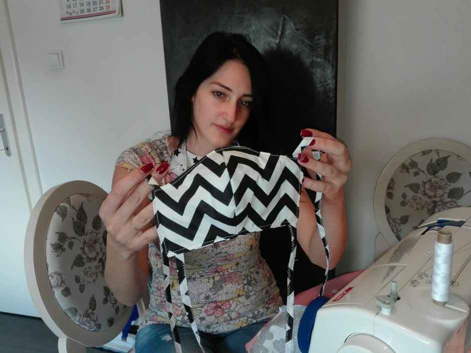 Ana Lazarević iz Valjeva šije maske za medicinare tamošnje bolnice