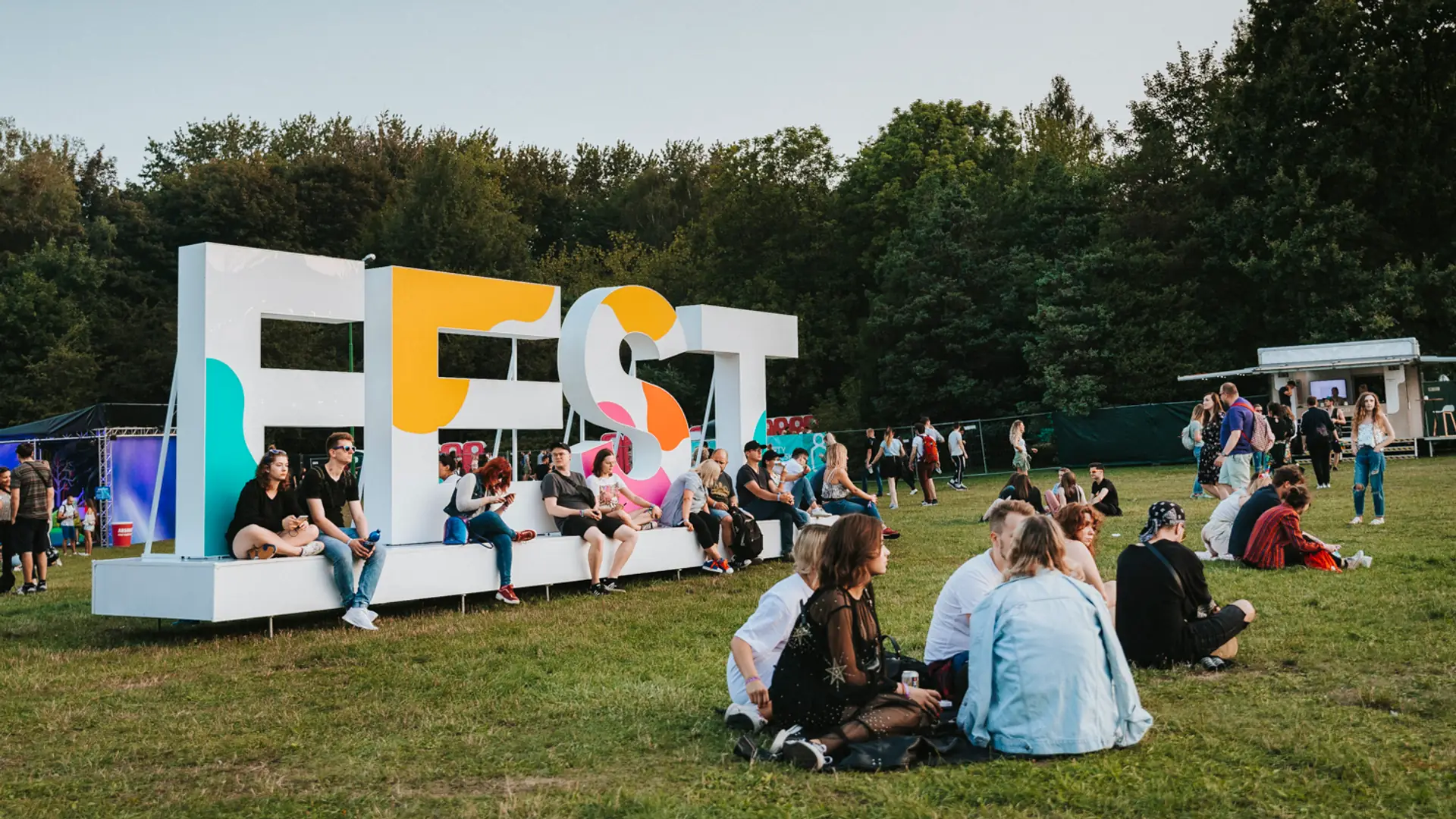 Kilka trików, jak zachować wspomnienia z letnich festiwali