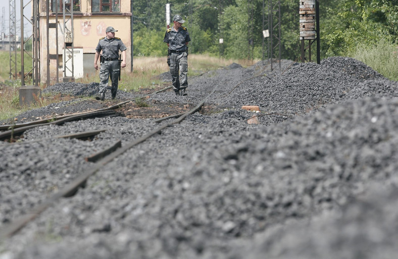 15 lipca 2005 r. Pisano wówczas, że w ciągu doby złodzieje usypali ponad 200 ton węgla i koksu. Najwięcej w Szopienicach. Na torach leżało blisko 100 ton koksu