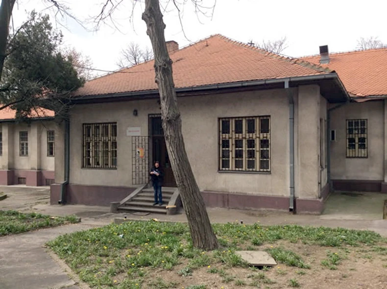 Klinika "Dr Laza Lazarević" pre krečenja