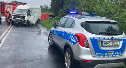 Znalazł się w złym miejscu, o złym czasie. Z jego samochodu została miazga. 21-latek nie żyje