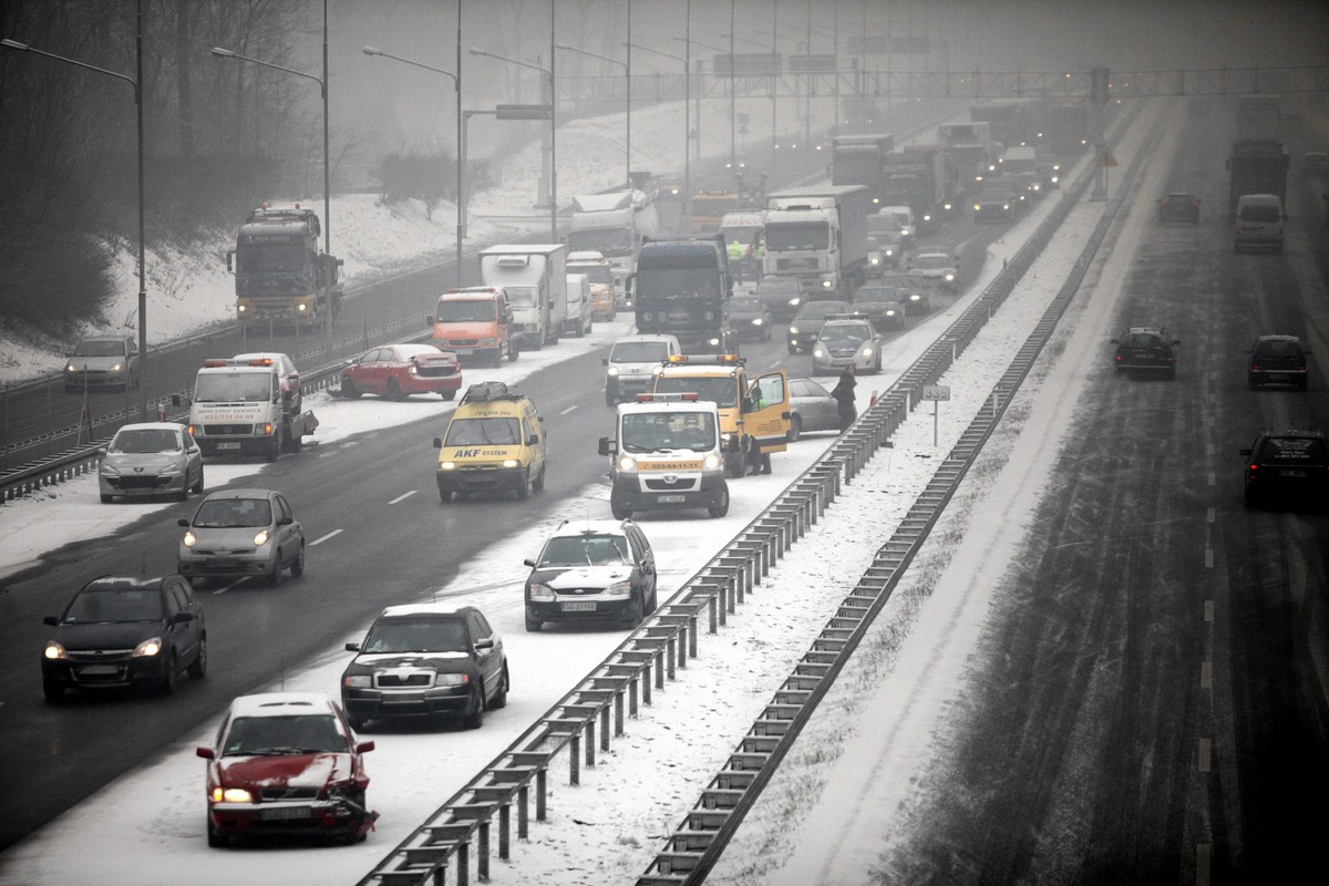 Karambol na A4. Zderzenie ośmiu pojazdów, autostrada całkowicie zablokowana