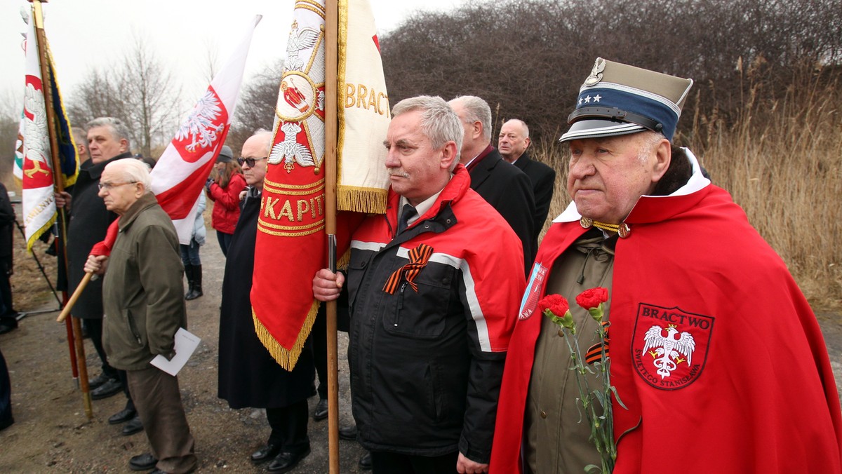 Rosjanie przyjechali mimo, że monument jest już częściowo zdemontowany i ogrodzony