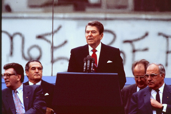 Zdjęcie z legendarnego przemówienia Ronalda Reagana z 1987 r., do którego odnosił się prof. Lewicki