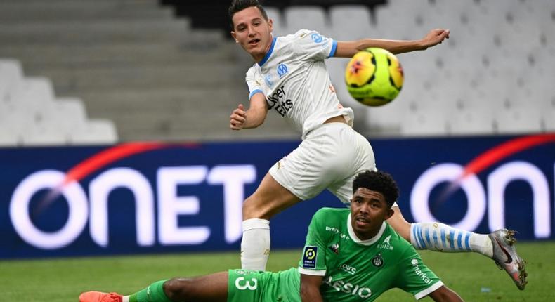 Wesley Fofana, in the famous green of Saint-Etienne, challenges Florian Thauvin during a recent game against Marseille