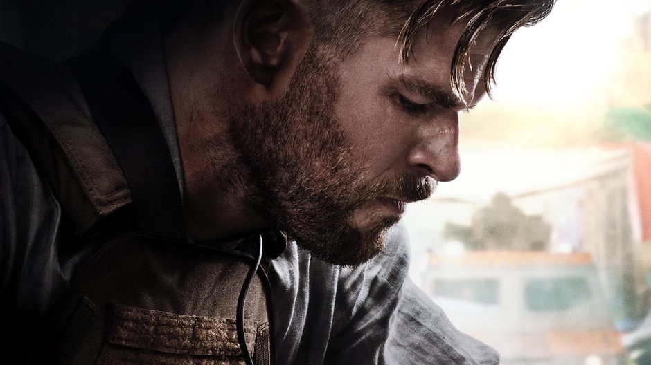Chris Hemsworth w filmie "Tyler Rake: Ocalenie"