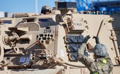 Czołgi Abrams, wozy piechoty Bradley i haubice Paladin... Amerykański sprzęt przypłynął do Gdańska