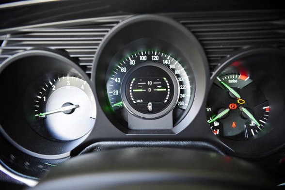 Bez kompleksów może konkurować mercedesem klasy E, BMW serii 5 i spółką