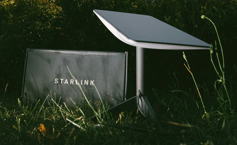 Starlink przykład na współprace Pentagonu z cywilną firmą.