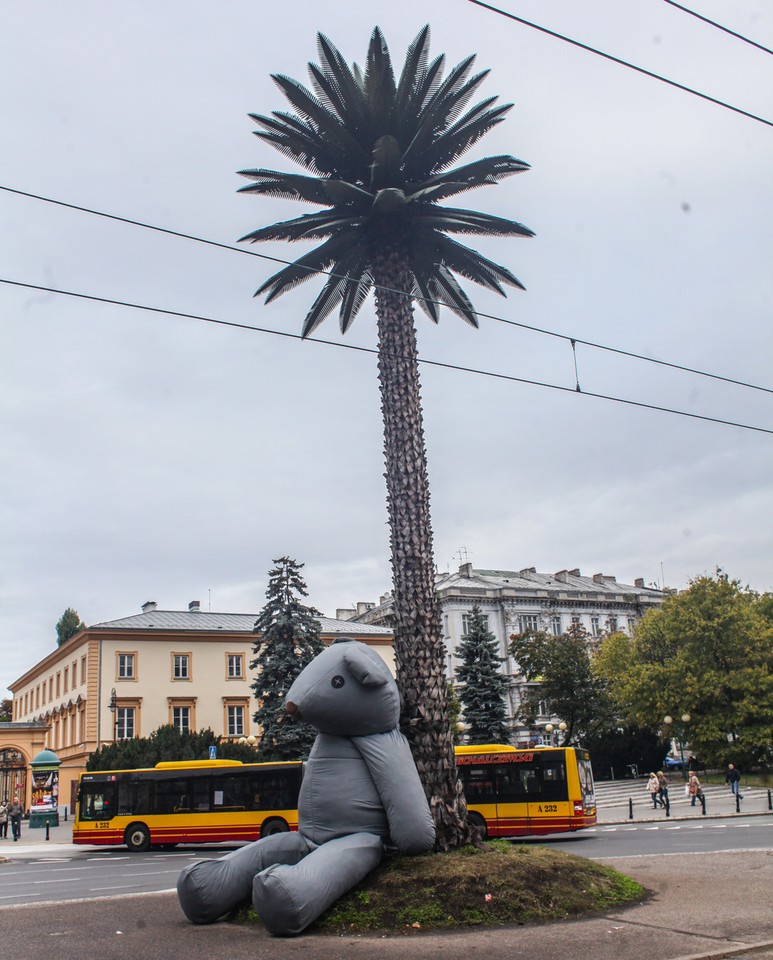 Olbrzymi miś w Warszawie