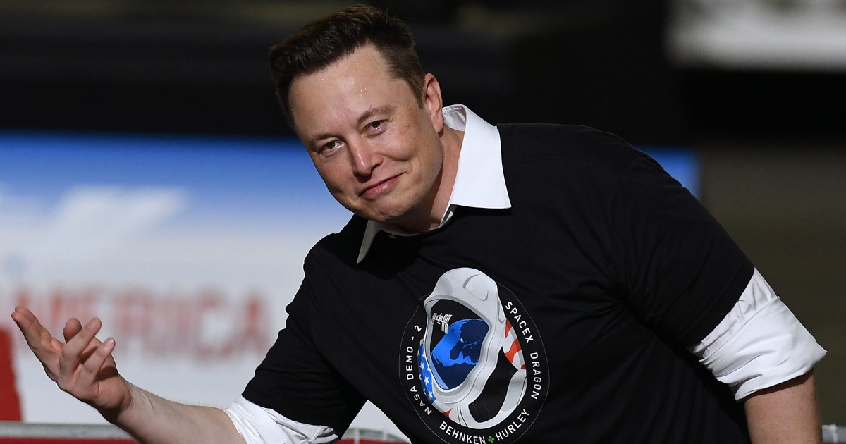 'Elon always has some sort of trick up his sleeve': Retail traders who bought SpaceX tell us how they're handling the volatility