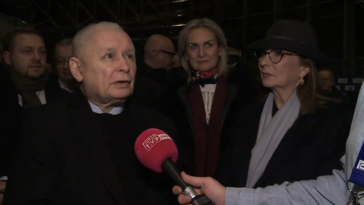 Jarosław Kaczyński w siedzibie TVP: bronimy demokracji