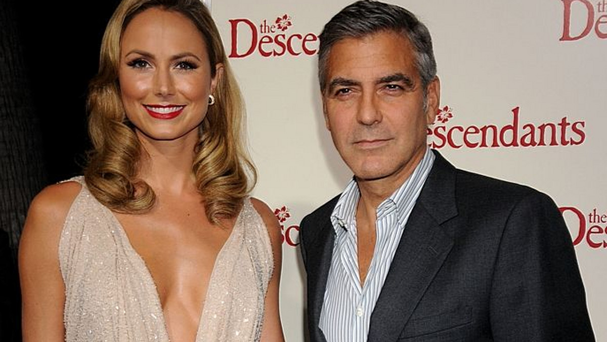 George Clooney zabierze swoją dziewczynę, Stacy Keibler, na Święto Dziękczynienia do Meksyku.