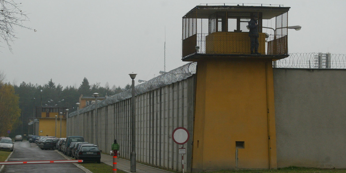 Więzień narzeka na złe warunki w celi 