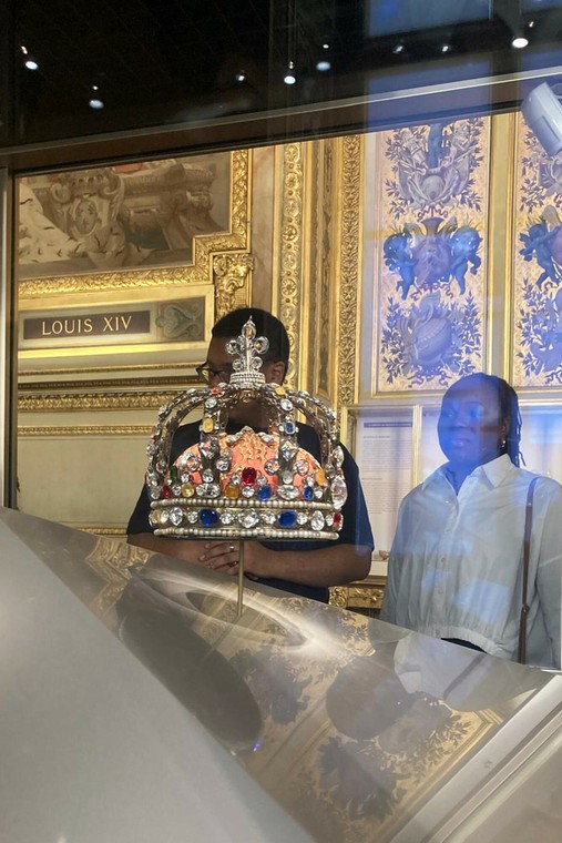 Zuchwa?y rabunek w Luwrze