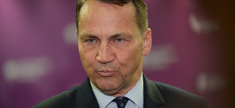 Spór w sprawie ambasadorów. Współpracowniczka Dudy uderza w Sikorskiego