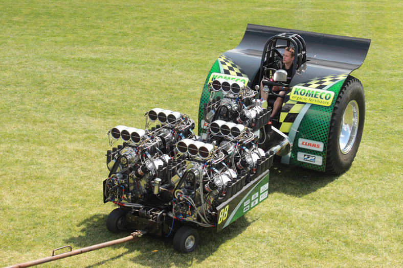 Tractor Pulling