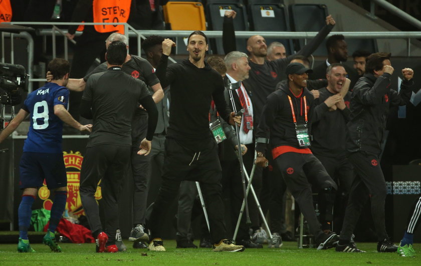 Zlatan Ibrahimović zostanie w Manchesterze? Kibic oferuje mu żonę