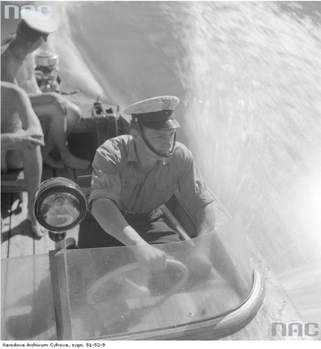 Wodny patrol Milicji Obywatelskiej