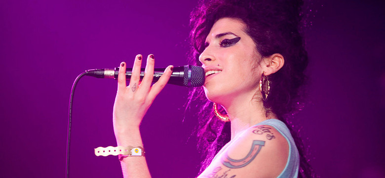 Sukienka Amy Winehouse sprzedana za majątek. W niej zaśpiewała na ostatnim koncercie