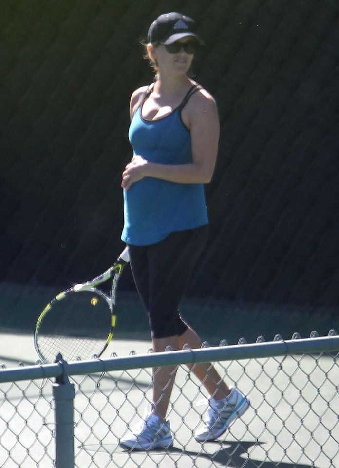 Ciężarna Reese Witherspoon gra w tenisa