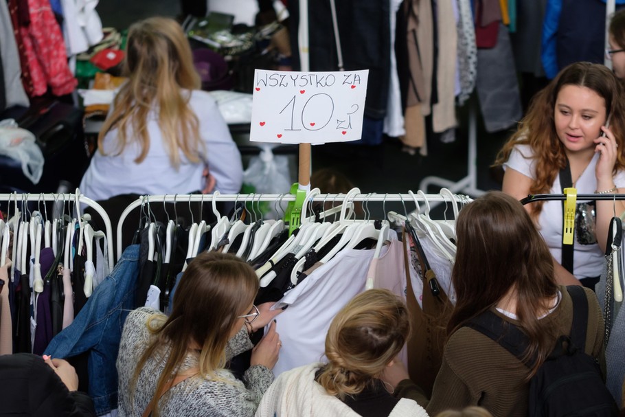 Kupowanie odzieży używanej nie jest już powodem do wstydu