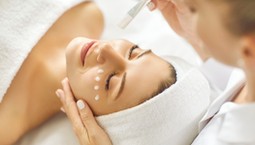 Kortyzol to "sprytny nicpoń". Tak stres psuje zdrowie i piękno skóry [ROZMOWA]