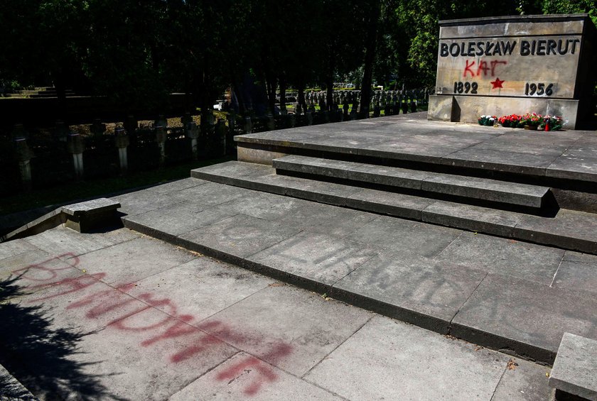 Wyczyściła grób Bieruta. To ważna osoba w partii 