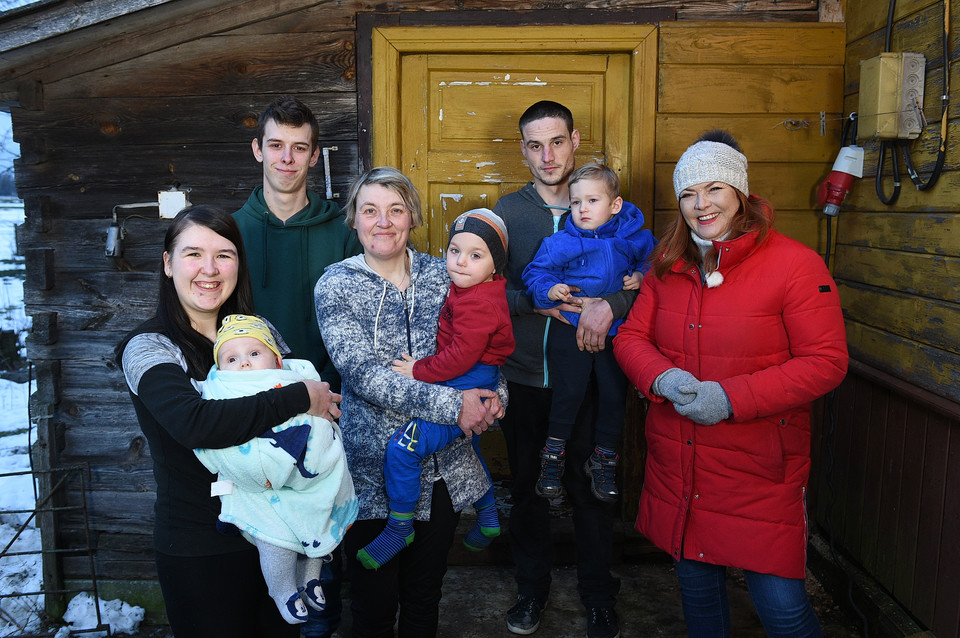 "Nasz Nowy Dom": Rodzina z Krzywowólki już cieszy się swoim nowym domem!