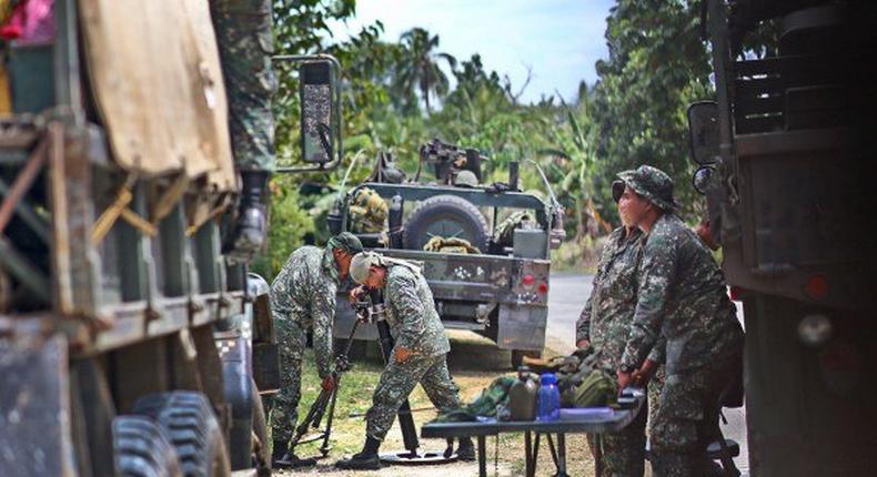 Islamist militants in Philippines set deadline to execute foreign captives