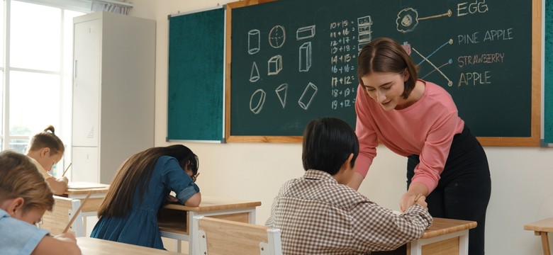 Nowe kryteria oceny pracy nauczycieli. Ministerstwo Edukacji kładzie nacisk na aktywizację uczniów i multimedia