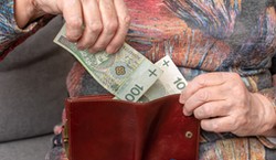 Masz 60 lat? Ta karta otworzy Ci drzwi do tysięcy zniżek