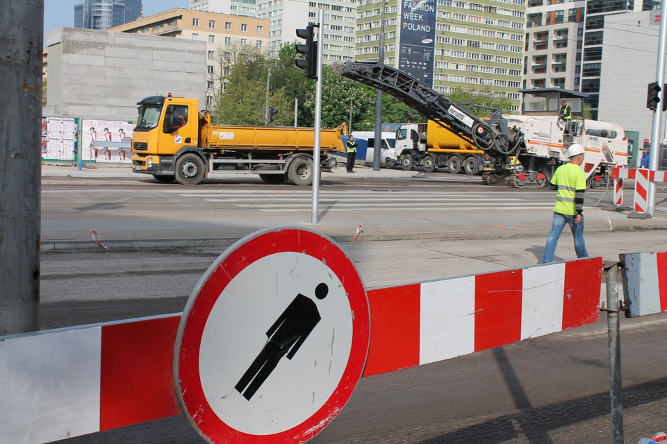 Marszałkowska zamknięta. Budują nową nawierzchnię jezdni