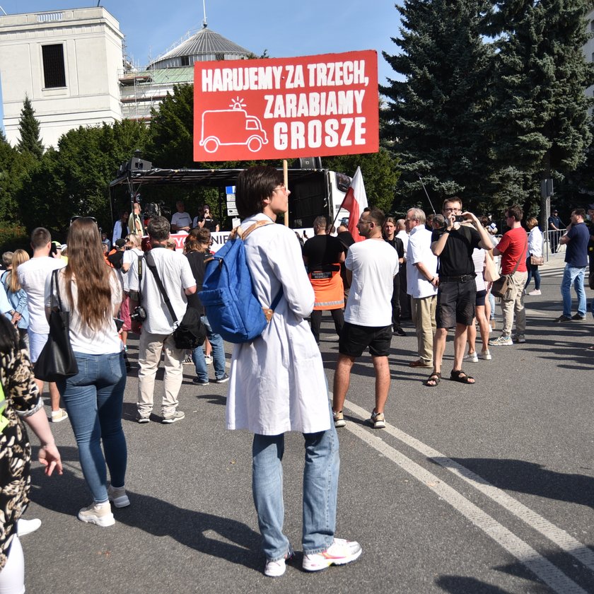 Warszawa: protest medyków w stolicy. Liczne utrudnienia