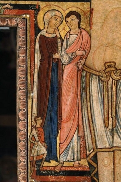 Tuż obok Jezusa, widzimy świadków ukrzyżowania – przy prawym boku: Maryję i św. Jana Apostoła