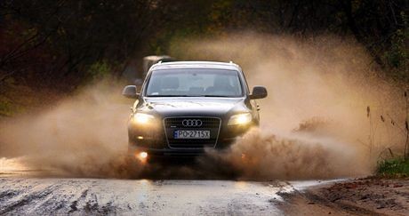 03.11.2006 WarszawaZdjecia do testu samochodu AUDI Q7 Quattro.Fot. Wojciech Grzedzinski