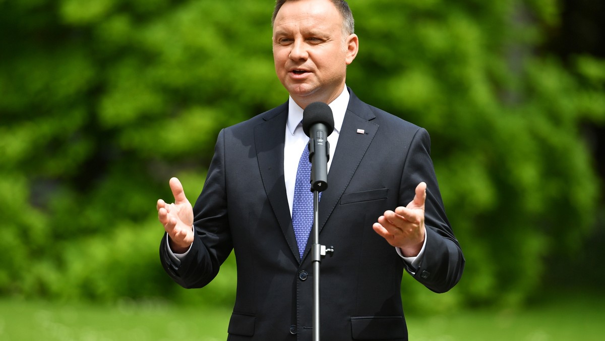 Wybory prezydenckie 2020: Duda zaprasza Biedronia. Spór o LGBT